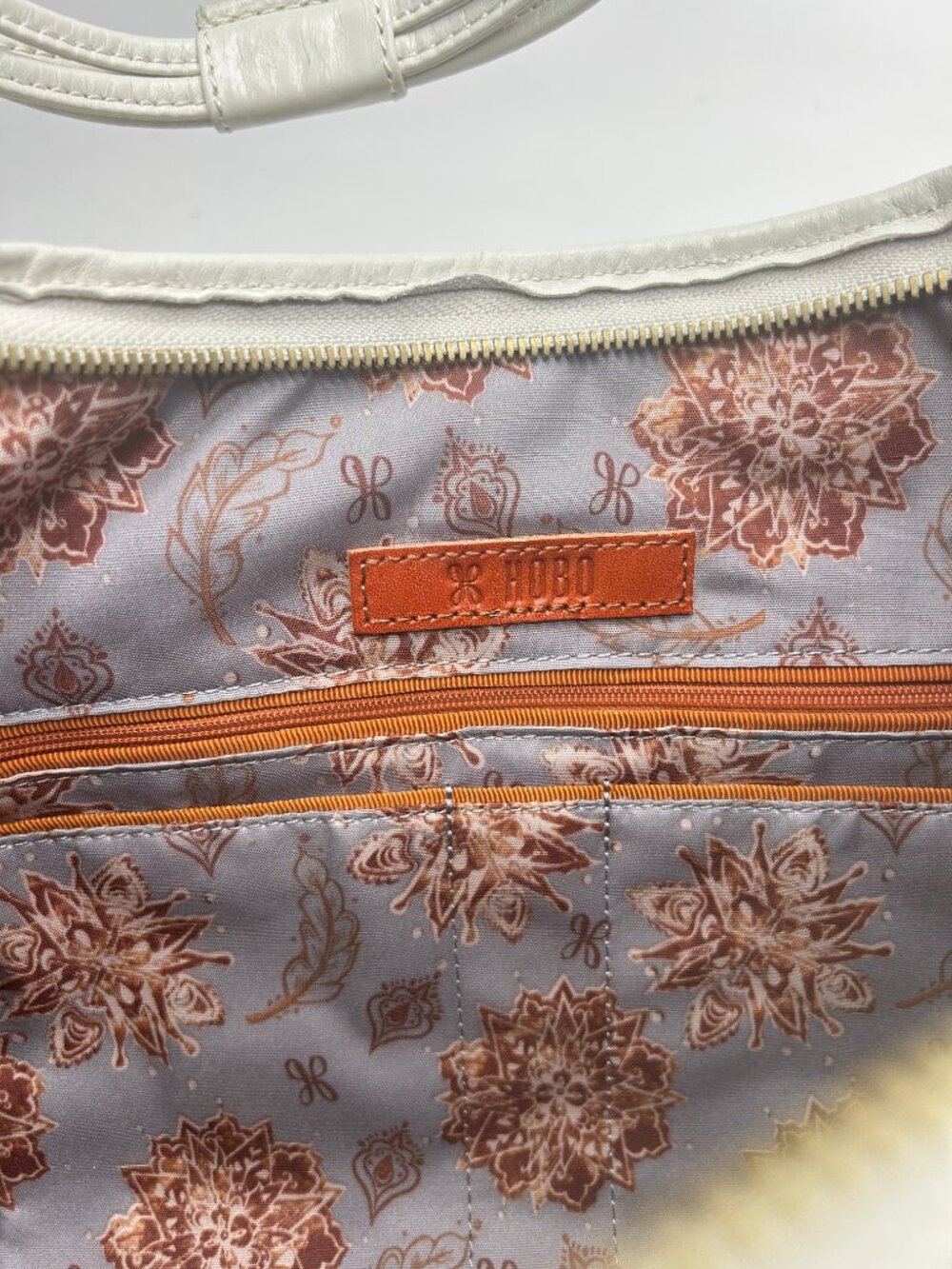 NWT Hobo International Illumin Latte Leather Hobo Bag Slouchy Wanderlust - Picture 9 of 9